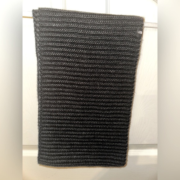 The North Face women’s Gray Knit infinity scarf Accessory os winter fall - Picture 1 of 5